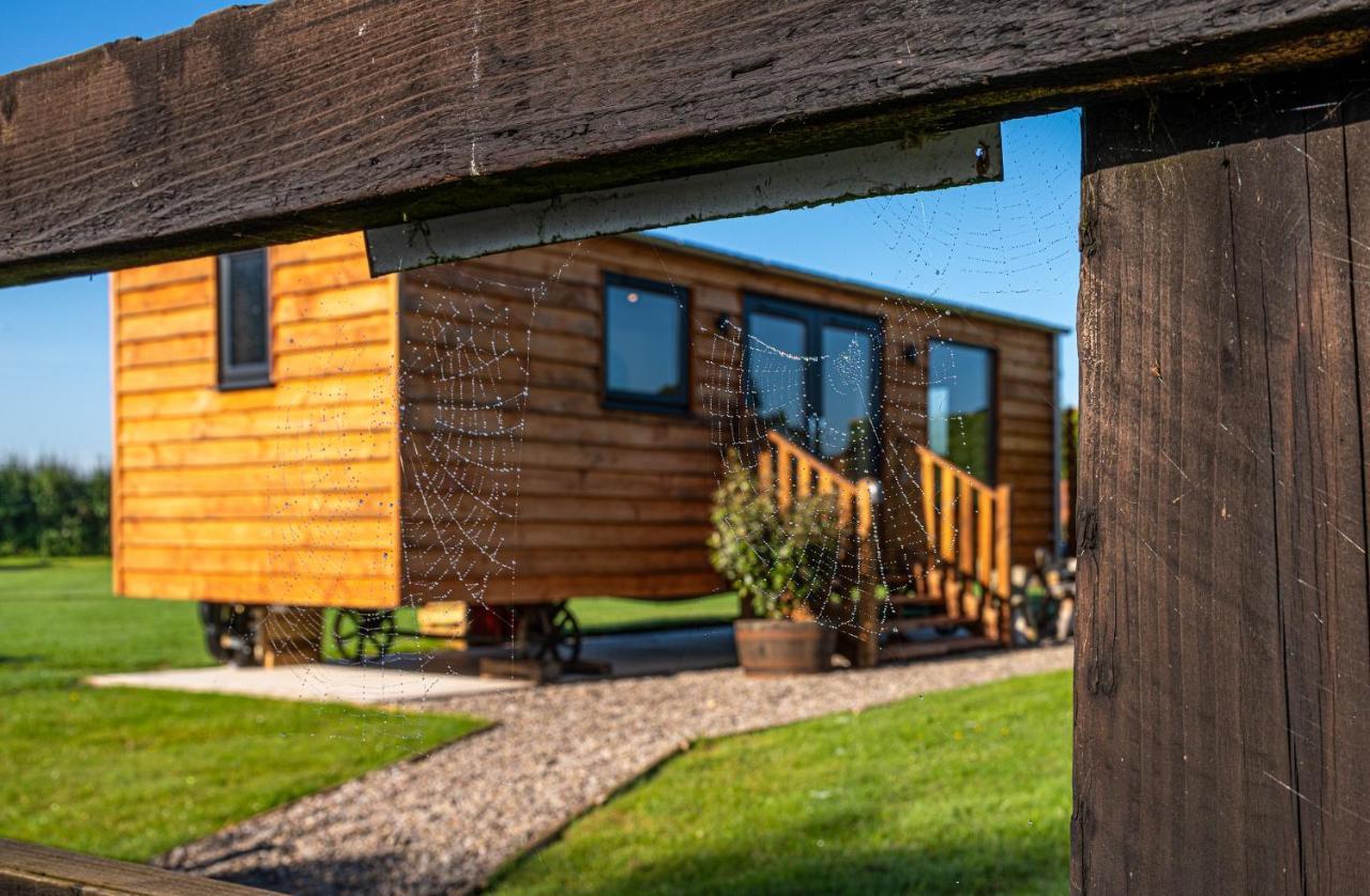 فندق Abberley Shepherds Hut - Ockeridge Rural Retreats Wichenford المظهر الخارجي الصورة