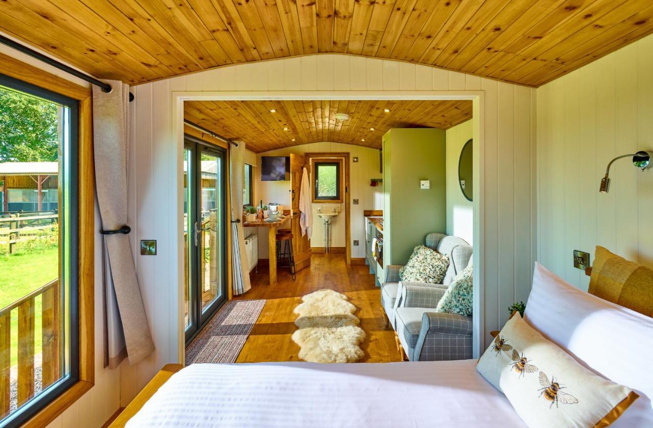 فندق Abberley Shepherds Hut - Ockeridge Rural Retreats Wichenford المظهر الخارجي الصورة