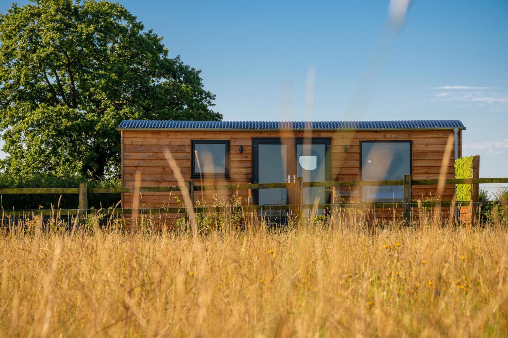 فندق Abberley Shepherds Hut - Ockeridge Rural Retreats Wichenford المظهر الخارجي الصورة