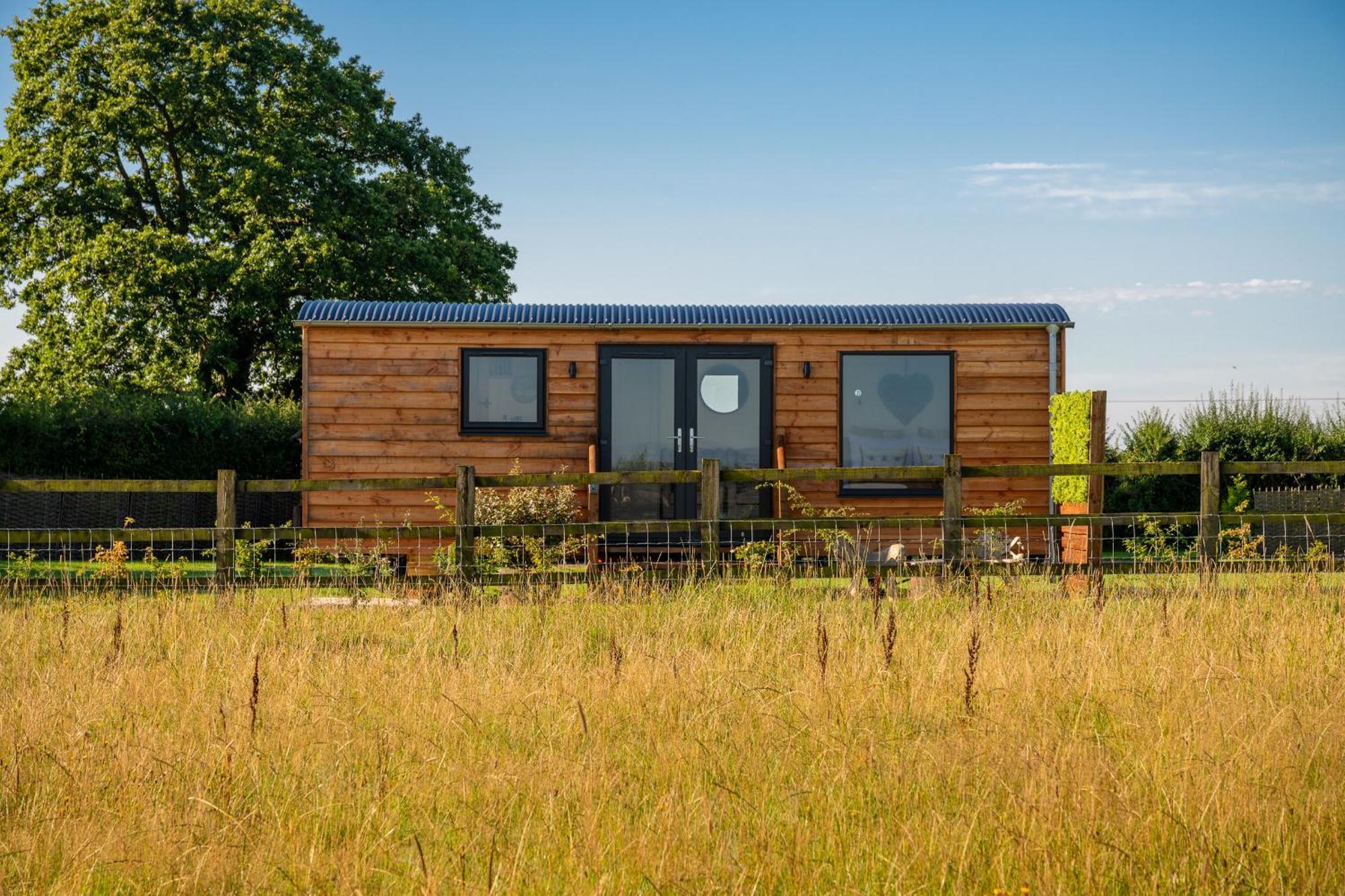 فندق Abberley Shepherds Hut - Ockeridge Rural Retreats Wichenford المظهر الخارجي الصورة